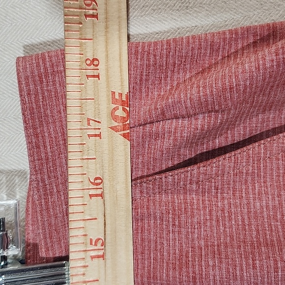 Travis Mathew Red Pinstriped Flat Front Lightweight Athletic Shorts Mens Size 36 - Picture 6 of 13